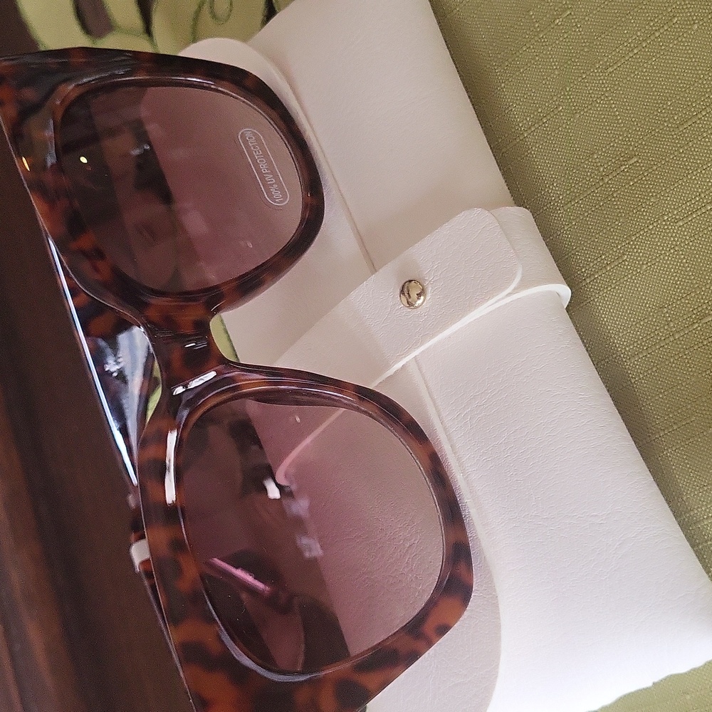 LOFT Tortoise Frame Brown Cat Eye UV Lenses - Picture 2 of 3